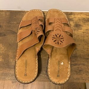 NWOT Naturalizer Strappy Leather sandal 10M